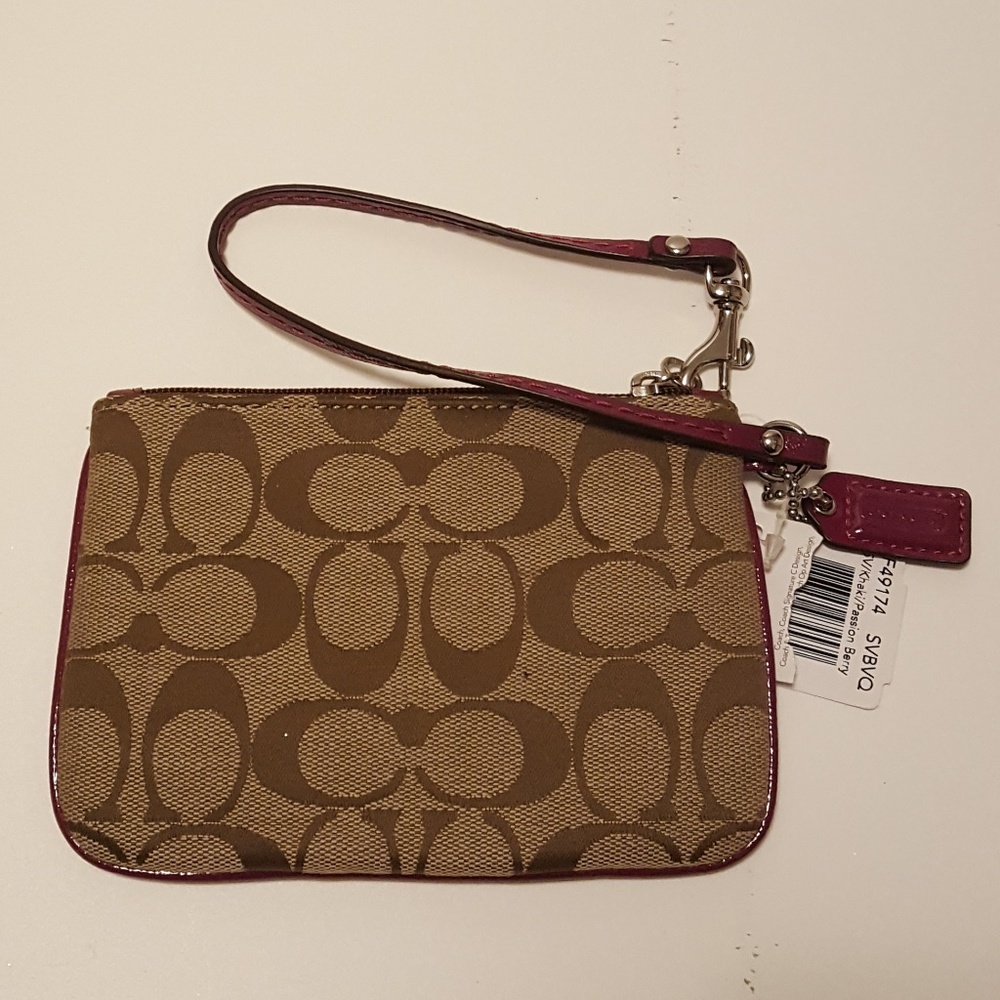 Coach Wristlet Passion Berry NWT - Picture 2 of 5